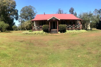 River Cottage Retreat Jalbarragup with E Caravan Parks