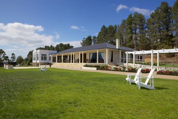 Riversdale Estate Cottages with E Caravan Parks