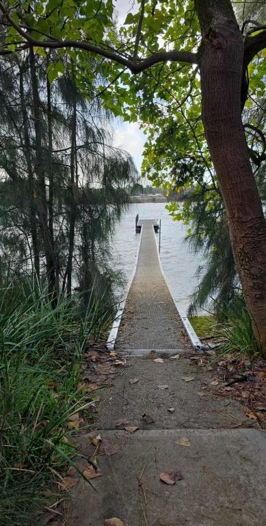 Riverside Retreat - E Caravan Parks 0