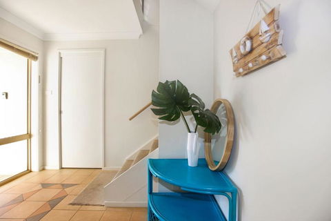 Riverside Views Hawks Nest - E Caravan Parks 1