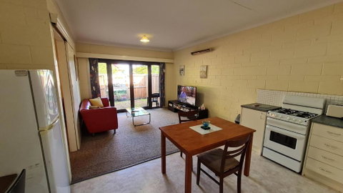 Rise N Shine - Affordable 50sqm Garden Apartment - E Caravan Parks 3