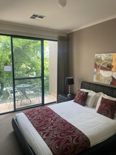 RNR Sturt Holiday Home - E Caravan Parks 0