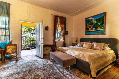 Robbie Burns Hotel Wyndham - E Caravan Parks 0