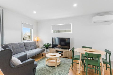Rockpool Escape - A Coastal Refresh Near The Marina - E Caravan Parks 1