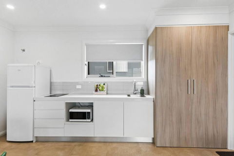 Rockpool Escape - A Coastal Refresh Near The Marina - E Caravan Parks 3