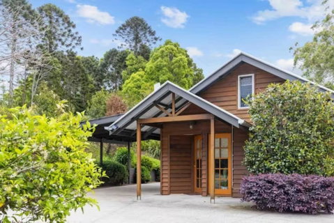 Romantic Lakeview Cottage - E Caravan Parks 1