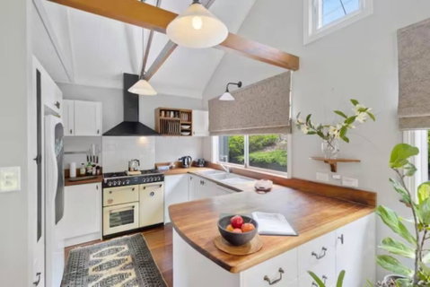 Romantic Lakeview Cottage - E Caravan Parks 2