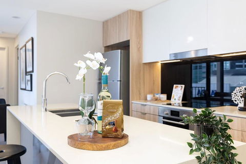 Rooftop Pool Stunning Apartment Queen Street - E Caravan Parks 1