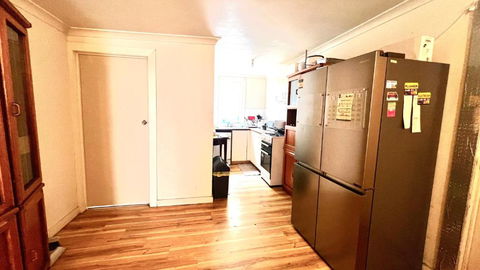 Room Near To Melbourne Airport & Train Station - E Caravan Parks 2