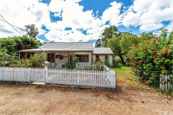 Rose Cottage Nannup with E Caravan Parks