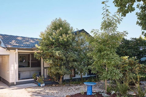 Rose Cottage - Right In Town - E Caravan Parks 1