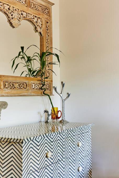 Rose Cottage - Right In Town - E Caravan Parks 2