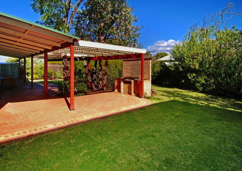Rosewood Cottage - E Caravan Parks 3