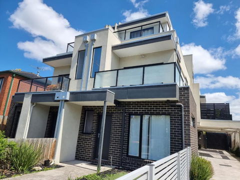 Rosie Townhouse In Prime Location Close To CBD - E Caravan Parks 0