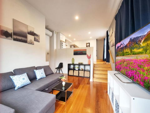Rosie Townhouse In Prime Location Close To CBD - E Caravan Parks 2