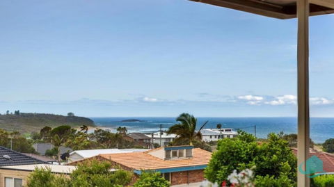 Rosies Retreat - 300m To The Sandy Shores Of Caves Beach - E Caravan Parks 1