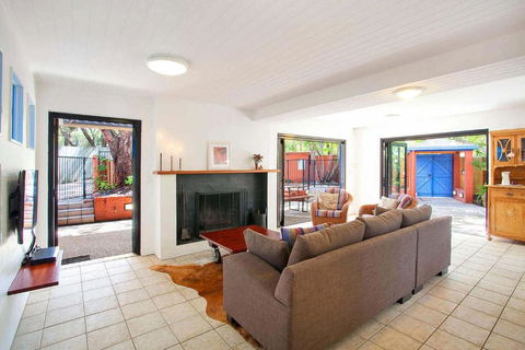Ross Cres Spacious Private Beach House - E Caravan Parks 1