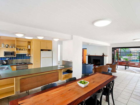 Ross Cres Spacious Private Beach House - E Caravan Parks 3