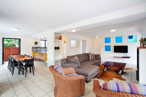 Ross Cres Spacious Private Beach House - E Caravan Parks 2