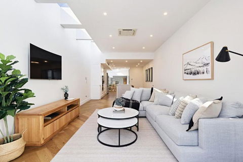 Royal Redfern I90 - E Caravan Parks 0