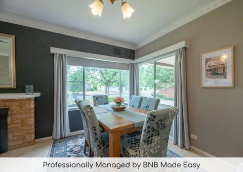 Roycox Cottage - Charming Escape, Fireplace - E Caravan Parks 0