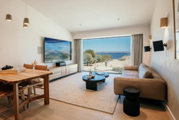 Rumi On Louth with E Caravan Parks