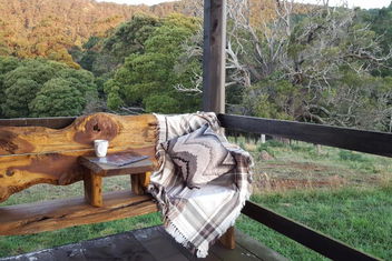 Rustic Hut Bush Retreat with E Caravan Parks