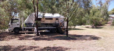 RV Caravan In Rural Setting On Edge Of Town Close To AgQuip - E Caravan Parks 0