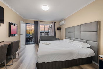 S1 Motel with E Caravan Parks