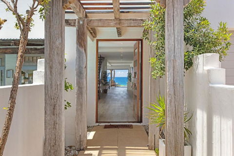 Saltwater Beach House - E Caravan Parks 3