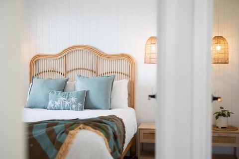 Sanbis Cabin - Hidden Boutique Retreat, Sea Views - E Caravan Parks 0