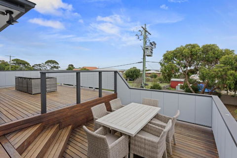 Sanctuary Lodge By Ready Set Stay - BYO LINEN & TOWELS - E Caravan Parks 3