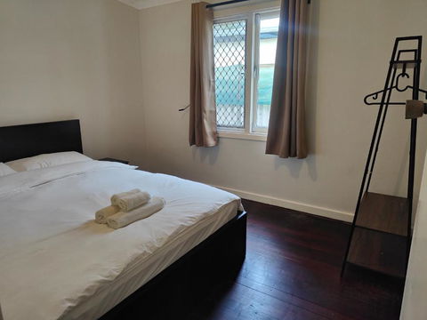 S&S Guest House - E Caravan Parks 0