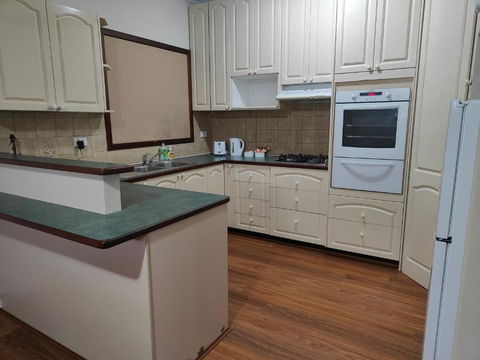 S&S Guest House - E Caravan Parks 3