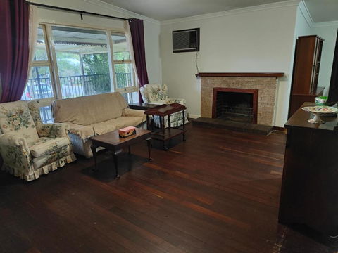 S&S Guest House - E Caravan Parks 2