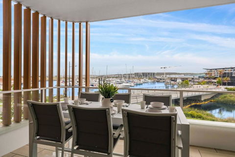 Sailview Escape - A Tranquil Marina Hideaway - E Caravan Parks 3