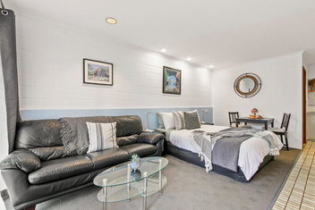 Sandbar Motel with E Caravan Parks