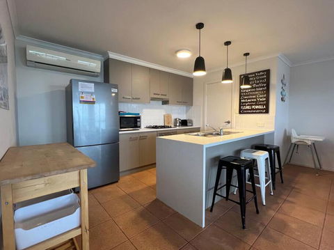 Sandcastle - A Esplanade Place, Stunning Views - E Caravan Parks 0