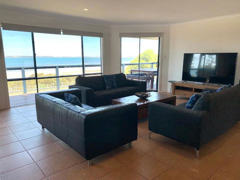 Sandcastle - A Esplanade Place, Stunning Views - E Caravan Parks 1