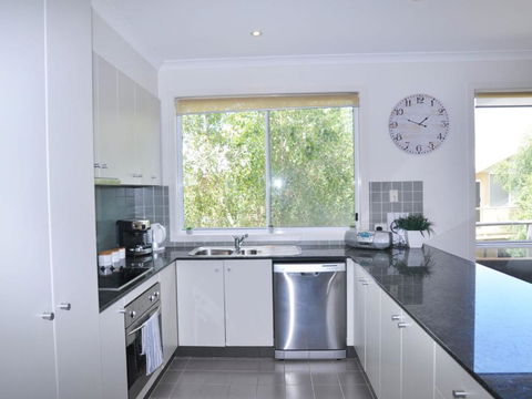Sandpiper 3 - Close To Town And Beach - E Caravan Parks 3
