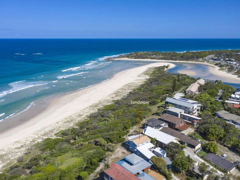 Sandpiper Beachfront House - Hastings Point - E Caravan Parks 2