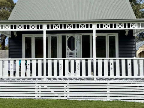 Sandpiper - Charming Beach Villa - E Caravan Parks 0