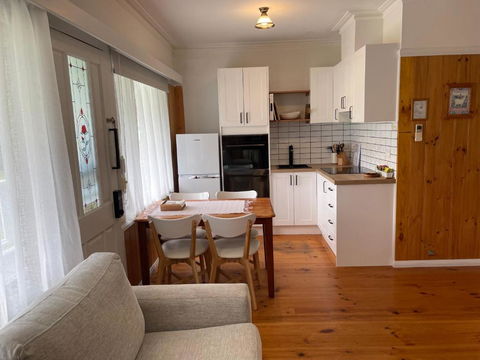 Sandpiper - Charming Beach Villa - E Caravan Parks 2