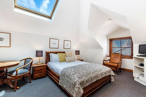 Sandstone Suites - In The Heart Of Port Fairy - E Caravan Parks 2