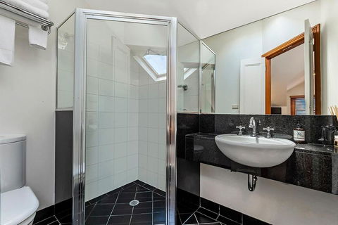 Sandstone Suites - In The Heart Of Port Fairy - E Caravan Parks 3