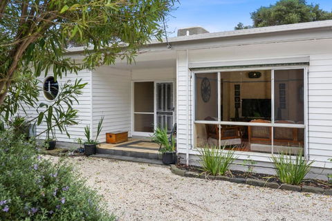 SANDY ANN At Lonnie - E Caravan Parks 1
