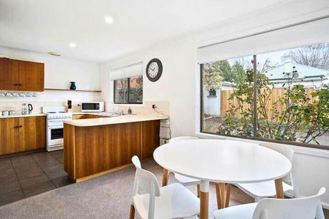 Sandy Bay Cozy Cottage Close To CBD - E Caravan Parks 1