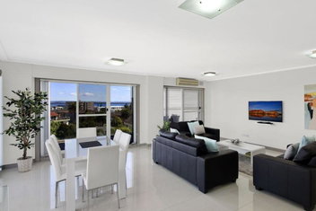 Sandy Cove Apartment The Entrance 45 with E Caravan Parks
