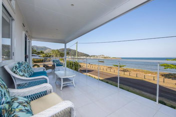 Sandy Decks with E Caravan Parks