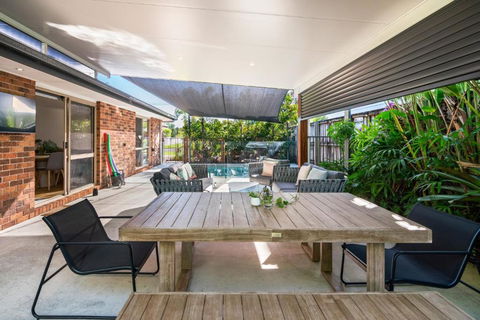 Sandy Dunes Retreat Pet-Friendly Wurtulla Home - E Caravan Parks 1